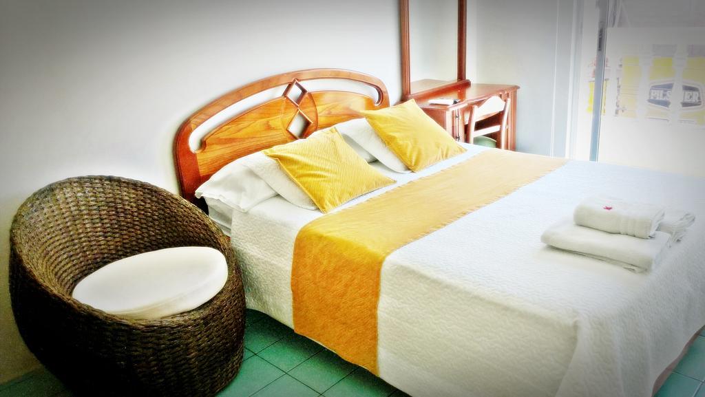 Hostal Costa Del Pacifico Пуэрто-Айора Экстерьер фото