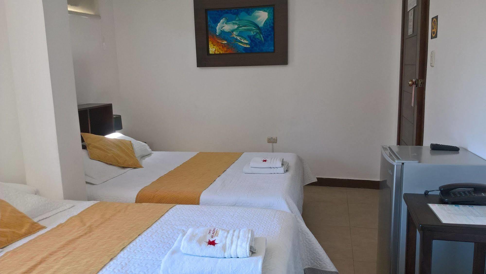 Hostal Costa Del Pacifico Пуэрто-Айора Экстерьер фото